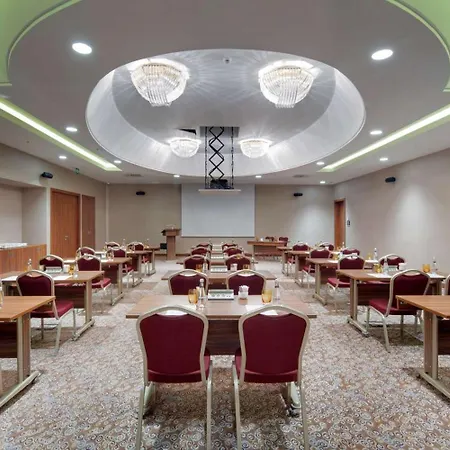 伊斯坦布尔贝利克杜祖希尔顿花园酒店 4*